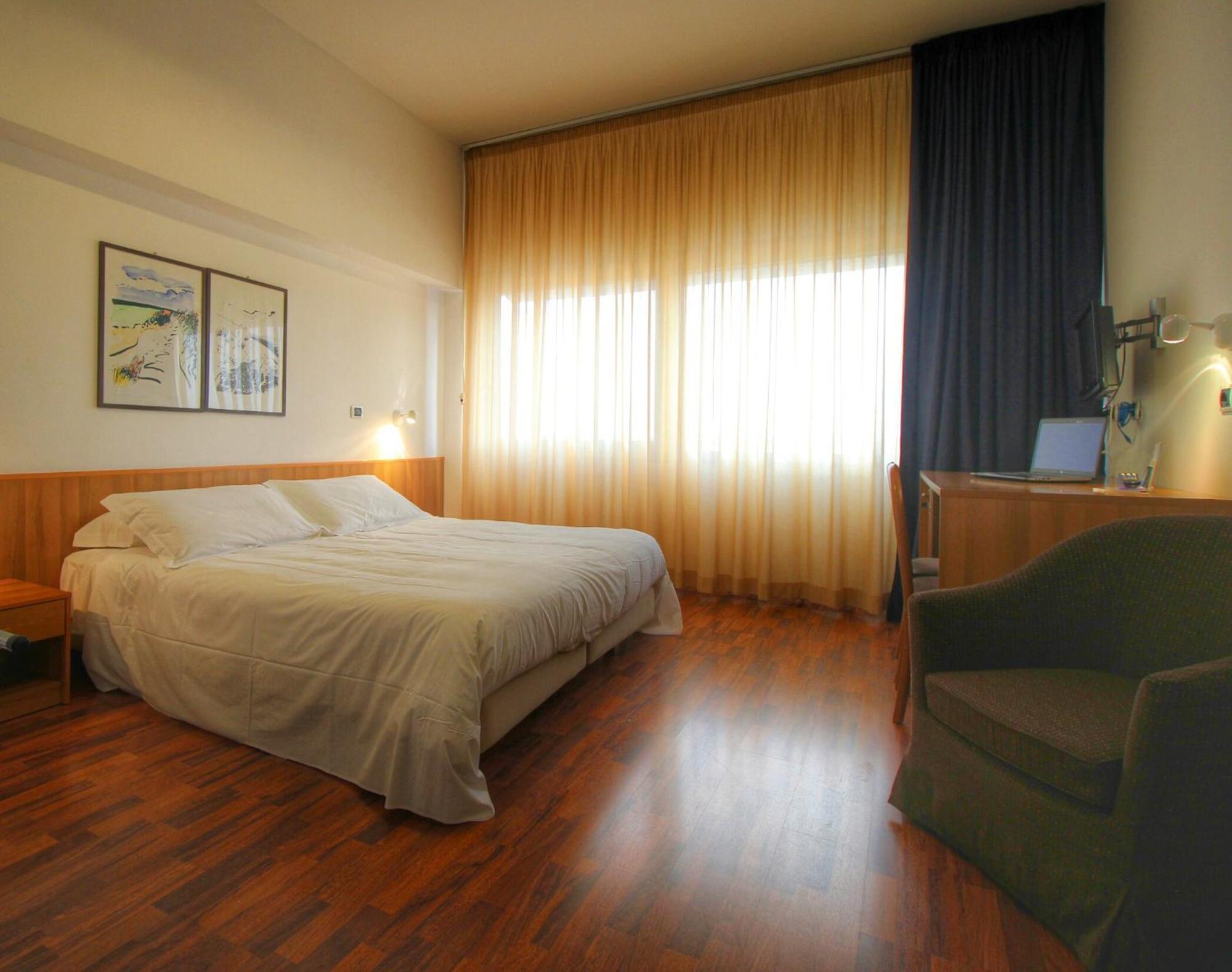 Hotel Majesty Bari Luaran gambar